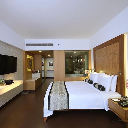 Fortune Select Sg Highway, Ahmedabad - Member Itc Hotels' Group מראה חיצוני תמונה