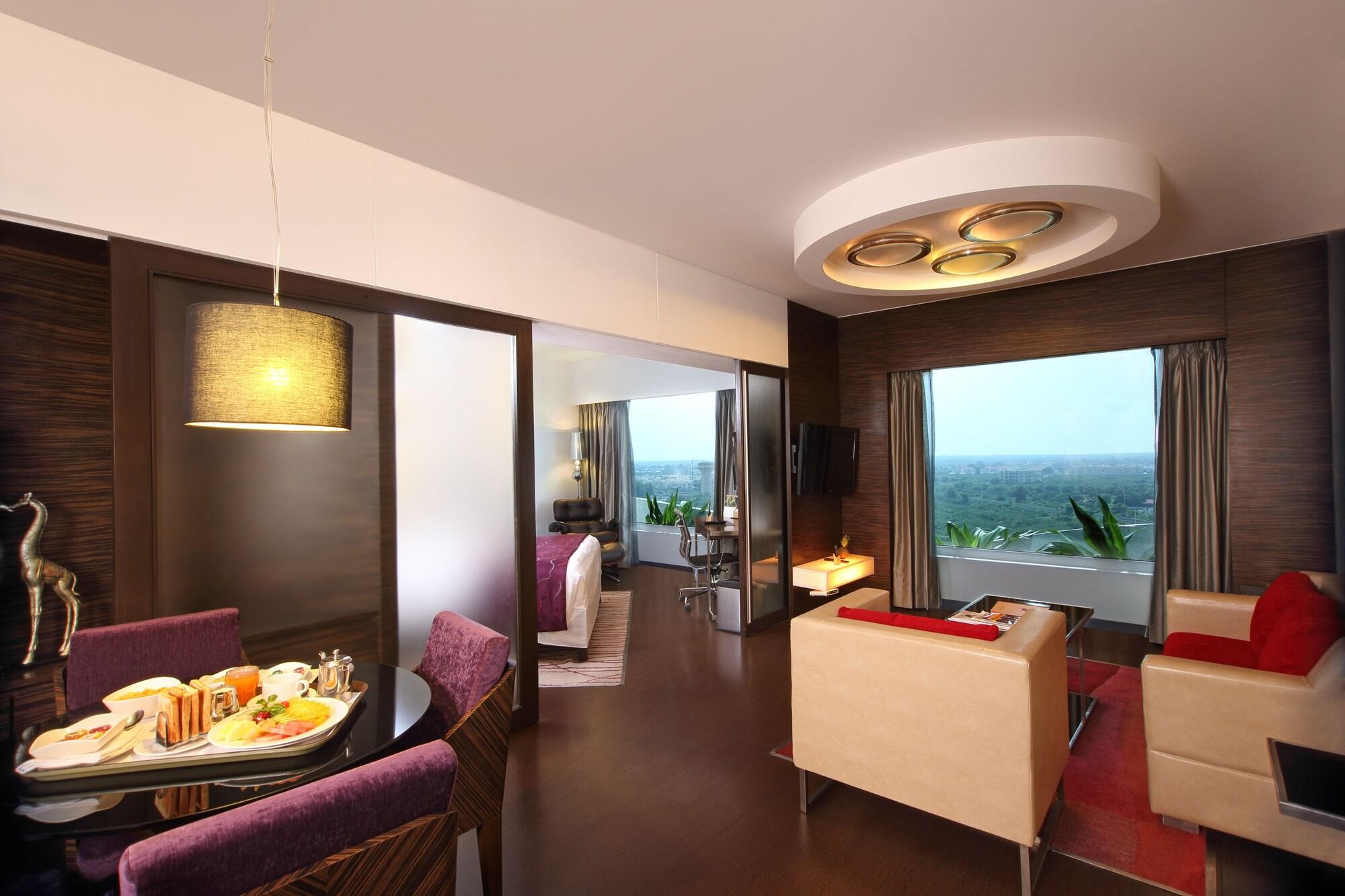 Fortune Select Sg Highway, Ahmedabad - Member Itc Hotels' Group מראה חיצוני תמונה