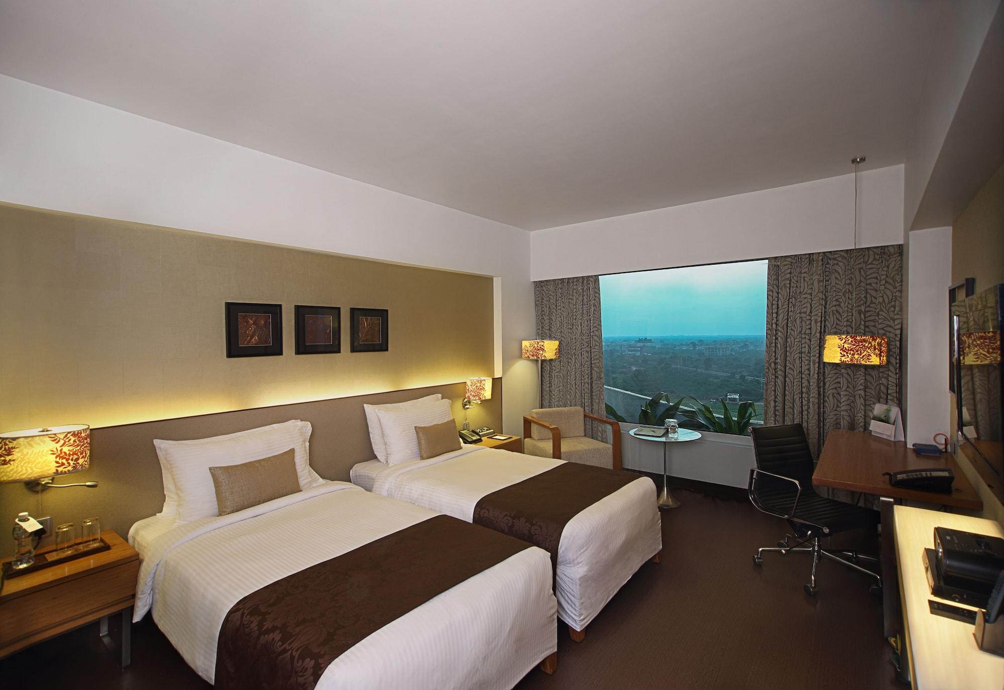 Fortune Select Sg Highway, Ahmedabad - Member Itc Hotels' Group מראה חיצוני תמונה