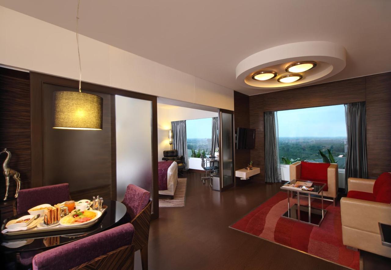 Fortune Select Sg Highway, Ahmedabad - Member Itc Hotels' Group מראה חיצוני תמונה