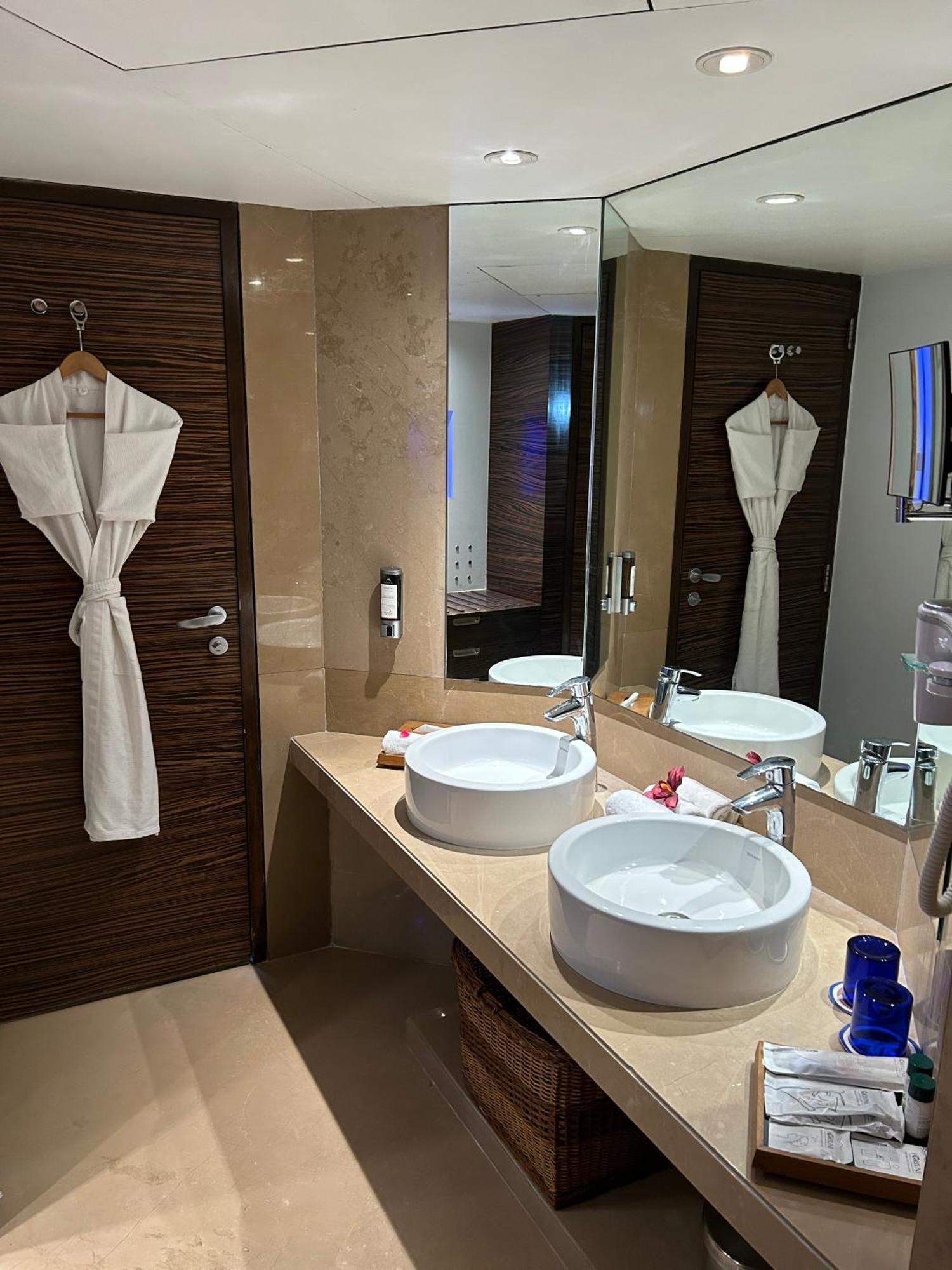 Fortune Select Sg Highway, Ahmedabad - Member Itc Hotels' Group מראה חיצוני תמונה