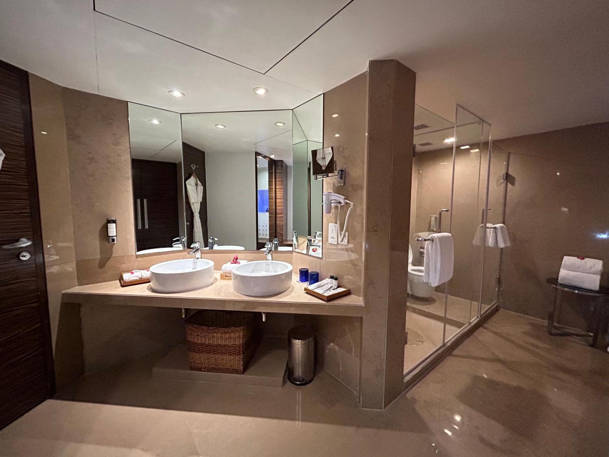 Fortune Select Sg Highway, Ahmedabad - Member Itc Hotels' Group מראה חיצוני תמונה