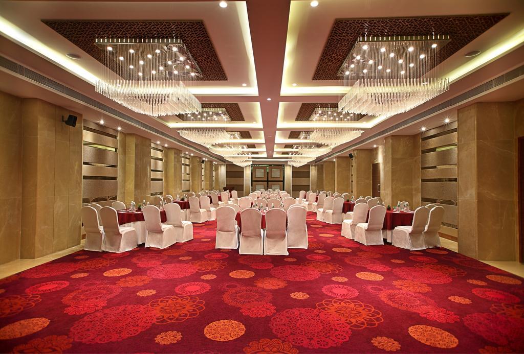 Fortune Select Sg Highway, Ahmedabad - Member Itc Hotels' Group מראה חיצוני תמונה