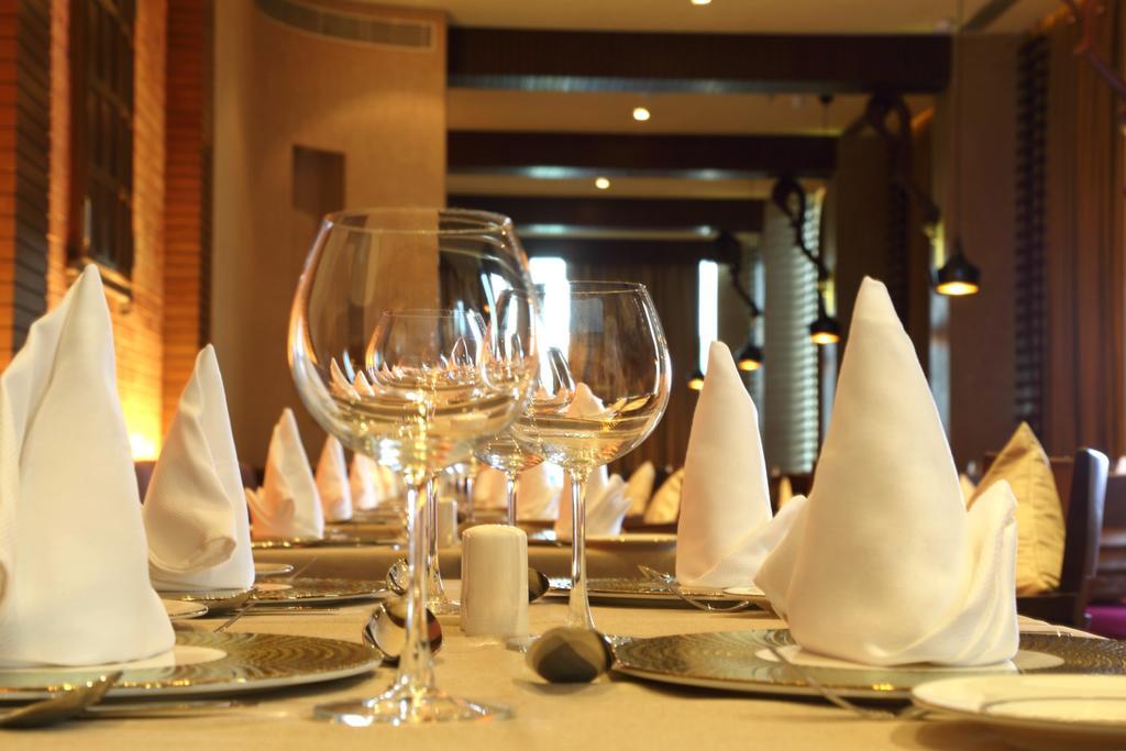 Fortune Select Sg Highway, Ahmedabad - Member Itc Hotels' Group מראה חיצוני תמונה
