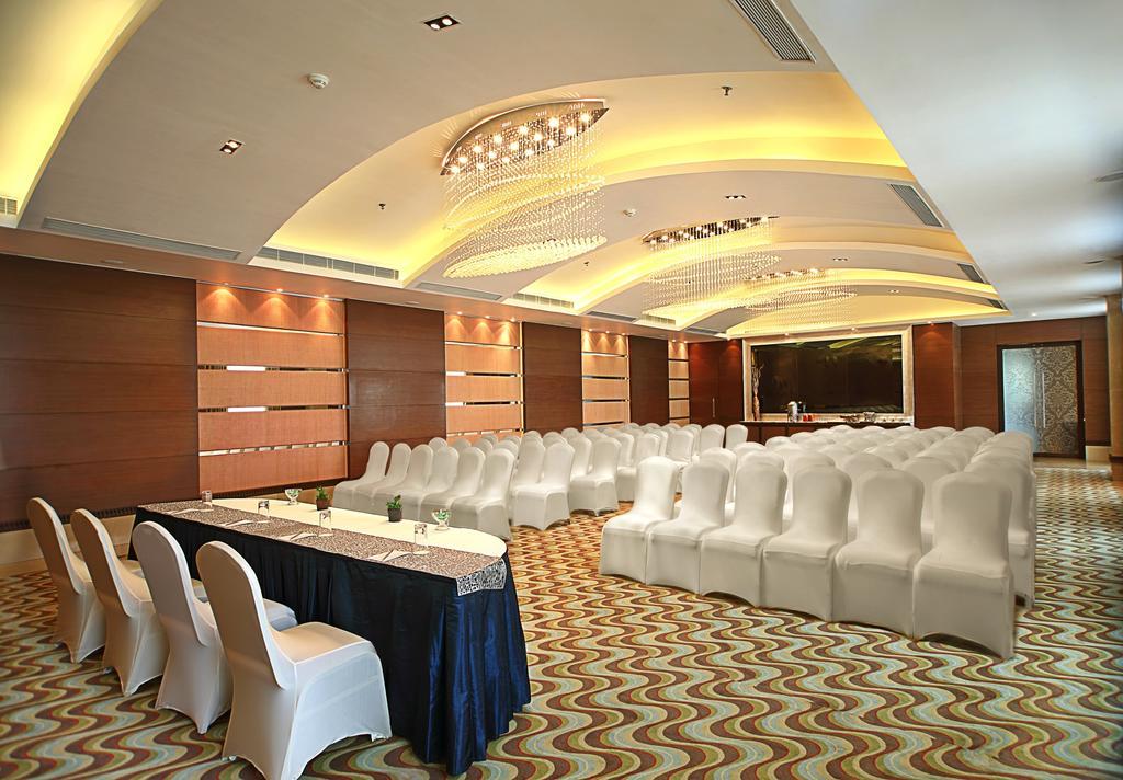 Fortune Select Sg Highway, Ahmedabad - Member Itc Hotels' Group מראה חיצוני תמונה