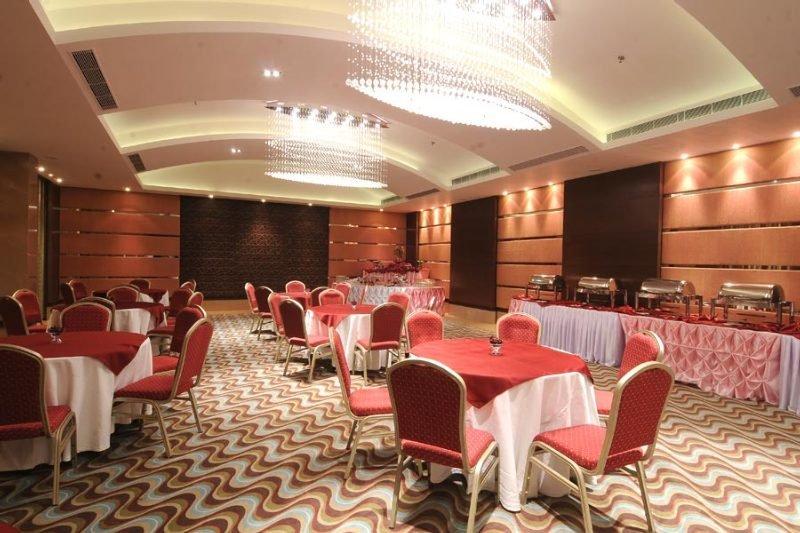 Fortune Select Sg Highway, Ahmedabad - Member Itc Hotels' Group מראה חיצוני תמונה