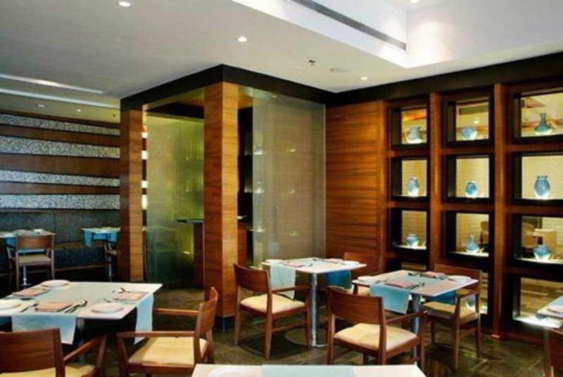 Fortune Select Sg Highway, Ahmedabad - Member Itc Hotels' Group מראה חיצוני תמונה