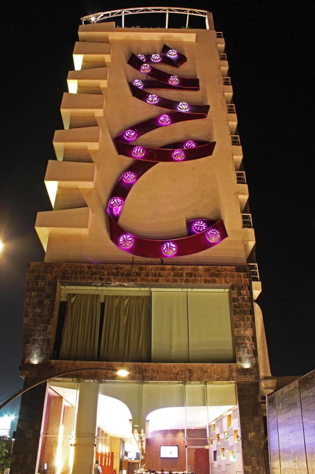 Fortune Select Sg Highway, Ahmedabad - Member Itc Hotels' Group מראה חיצוני תמונה