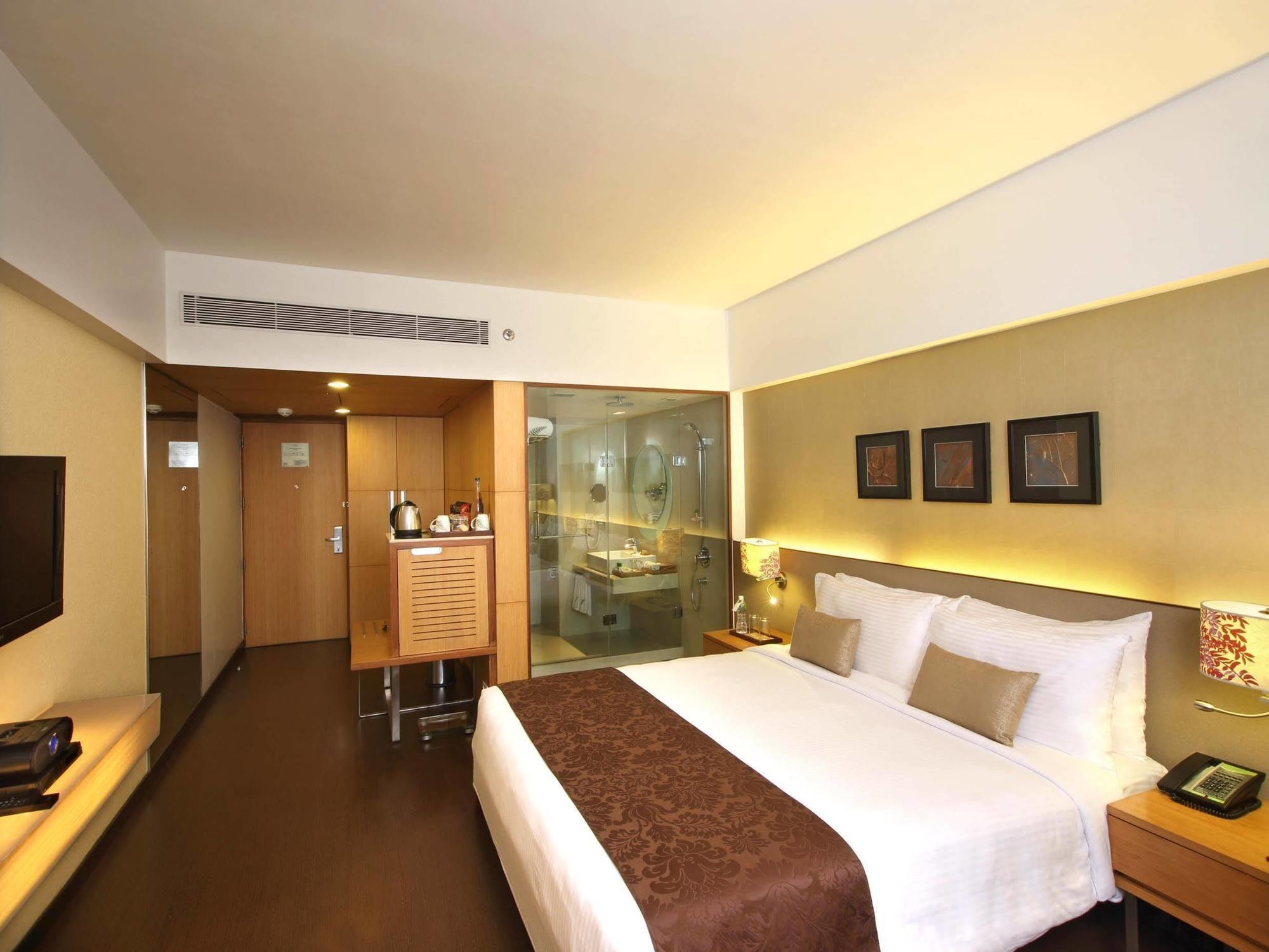 Fortune Select Sg Highway, Ahmedabad - Member Itc Hotels' Group מראה חיצוני תמונה