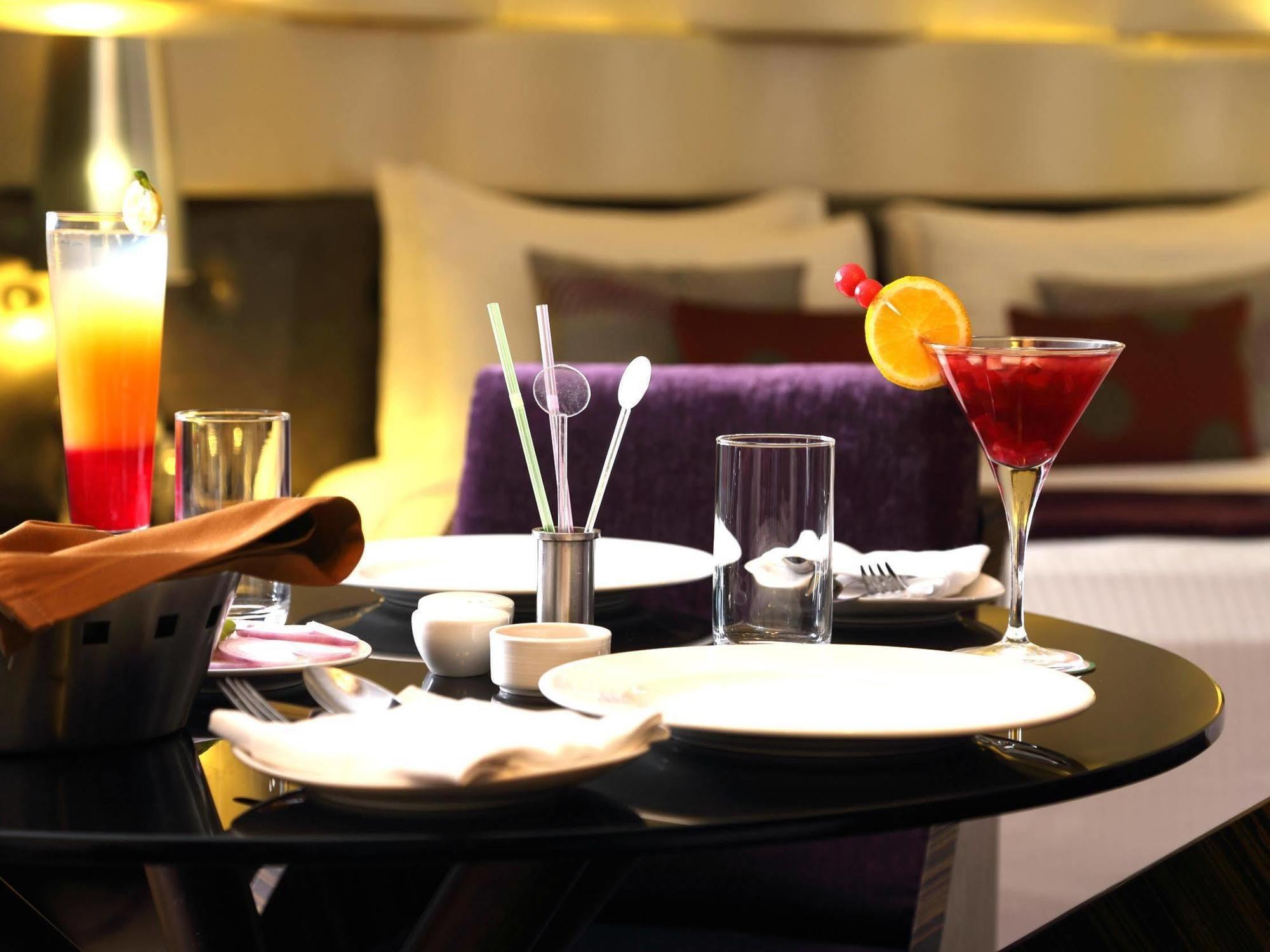 Fortune Select Sg Highway, Ahmedabad - Member Itc Hotels' Group מראה חיצוני תמונה