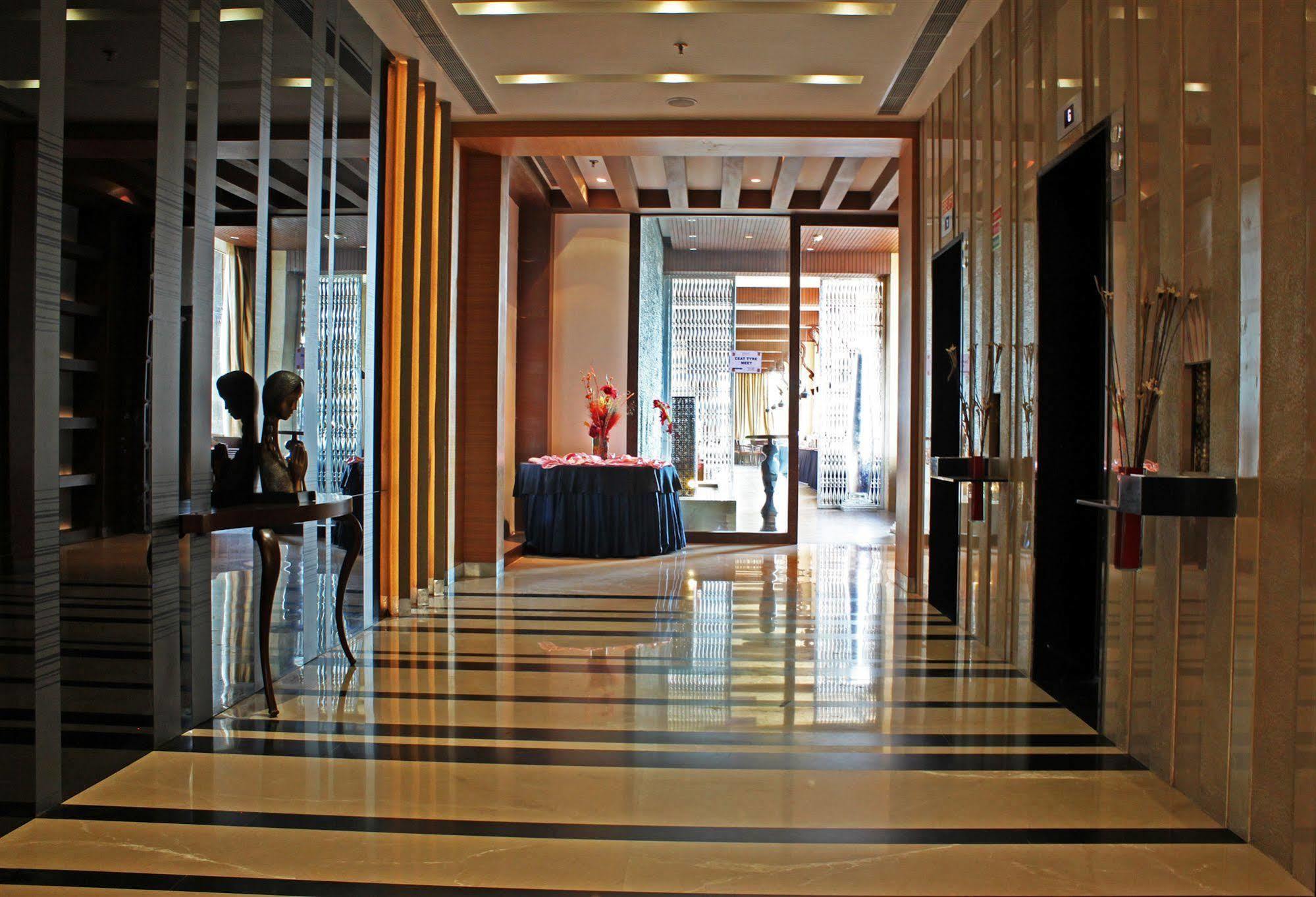 Fortune Select Sg Highway, Ahmedabad - Member Itc Hotels' Group מראה חיצוני תמונה