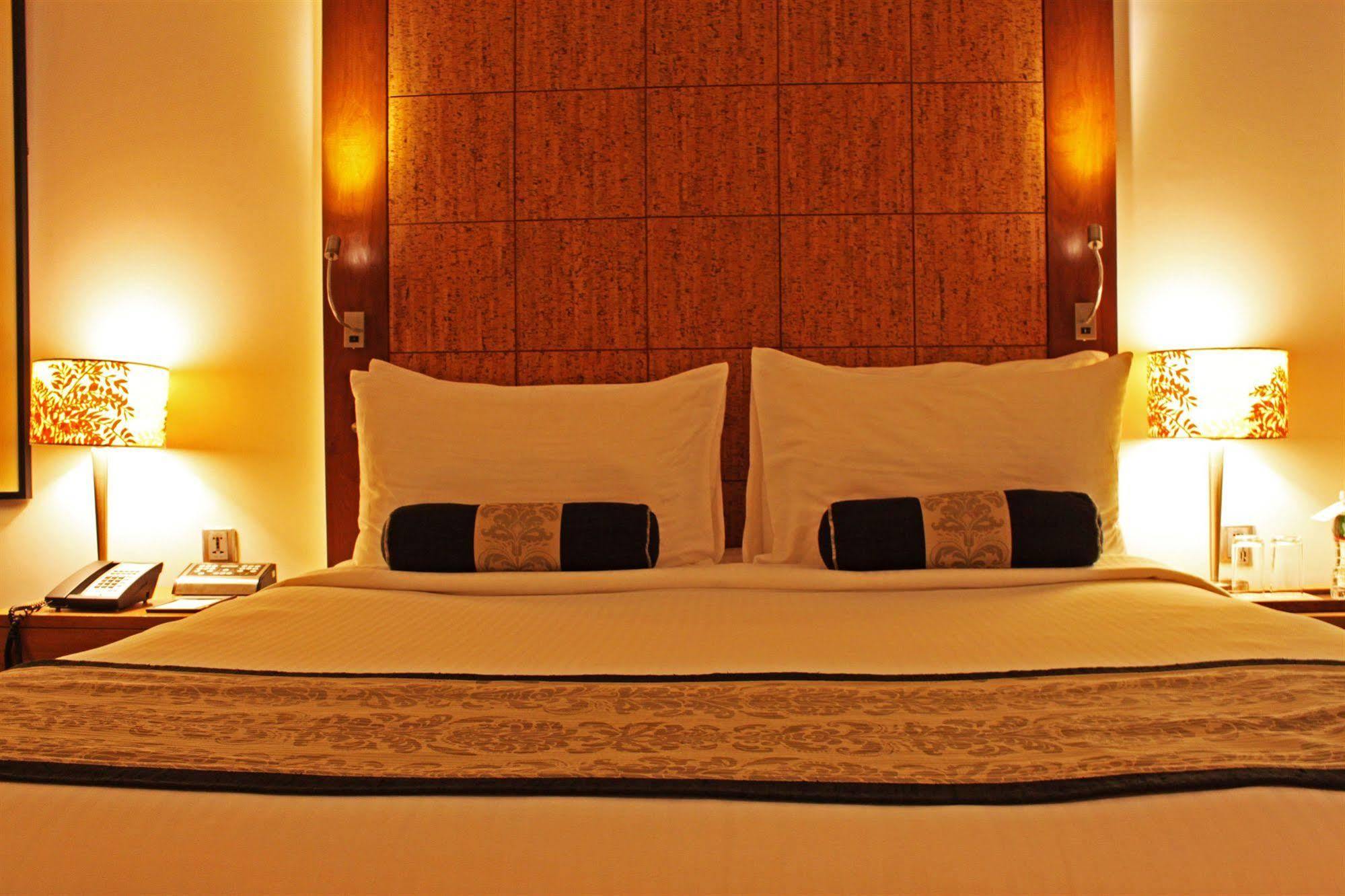 Fortune Select Sg Highway, Ahmedabad - Member Itc Hotels' Group מראה חיצוני תמונה