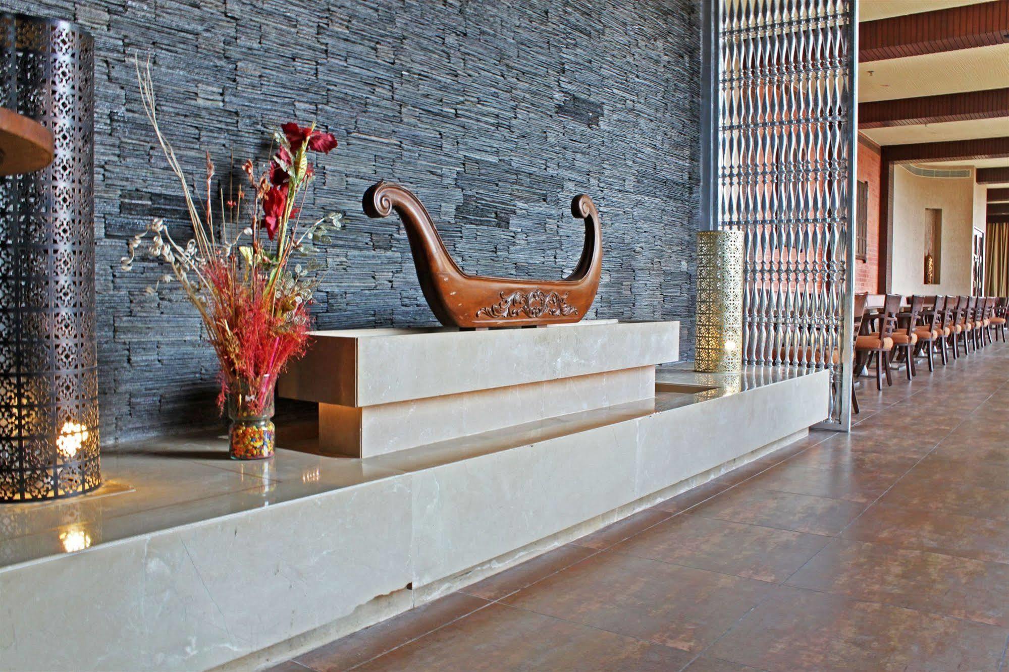 Fortune Select Sg Highway, Ahmedabad - Member Itc Hotels' Group מראה חיצוני תמונה